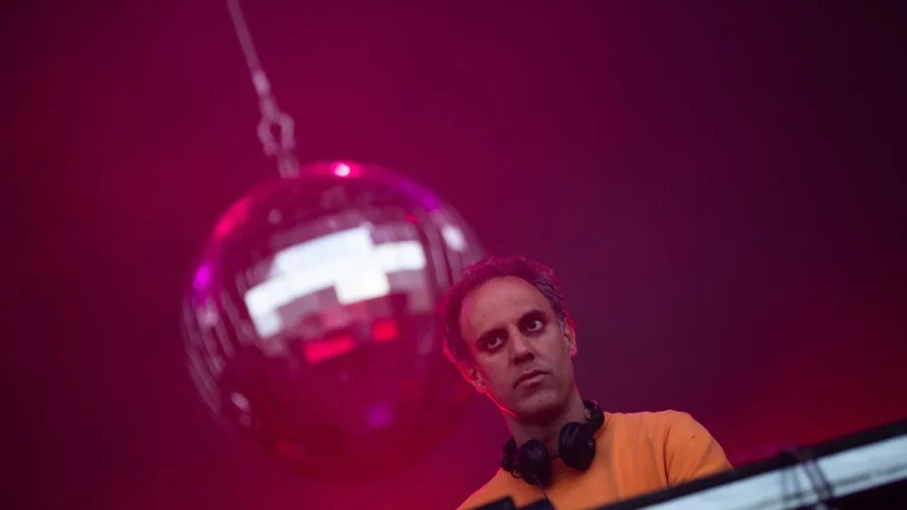 Listen to Four Tet&rsquo;s Surprise New 🕈︎♓︎■︎♑︎♎︎♓︎■︎♑︎⬧︎ Album